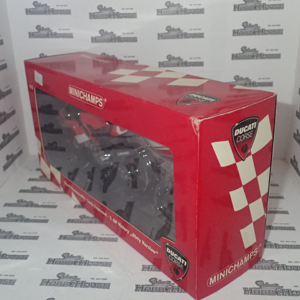 MINICHAMPS 122 031495 -D 1/12 DUCATI DESMO 16 1.GP VICTORY 'DIRT' L.CAPIROSSI 2003
