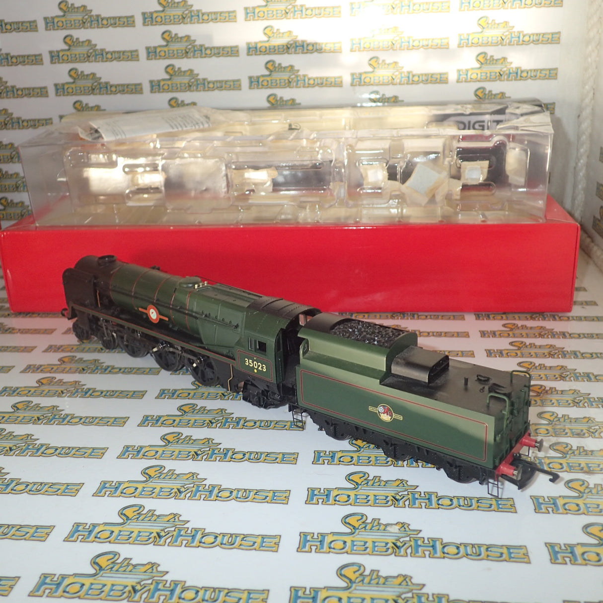 Hornby OO R3130XS BR(S) 35023 Holland-Afrika Line Rebuilt Merchant Navy Class 4-6-2 Brunswick Green Late Crest DCC Sound