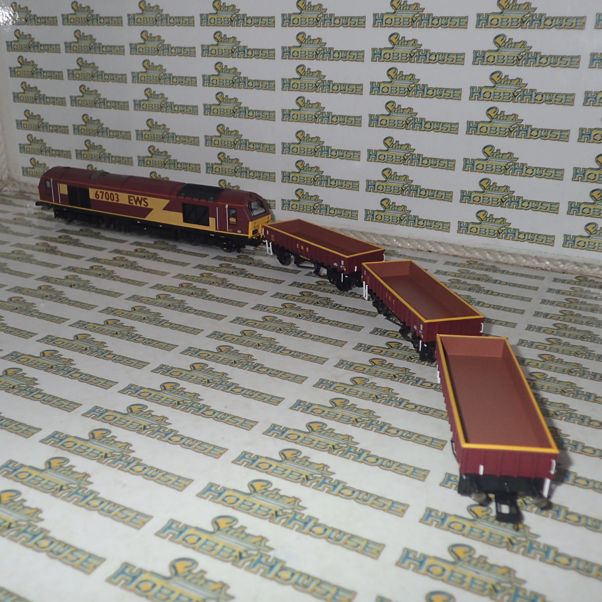 Hornby R3399 - OO EWS Freight Train Pack Ltd Edition of 1000 DCC READY