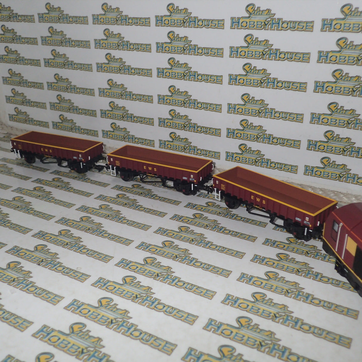 Hornby R3399 - OO EWS Freight Train Pack Ltd Edition of 1000 DCC READY