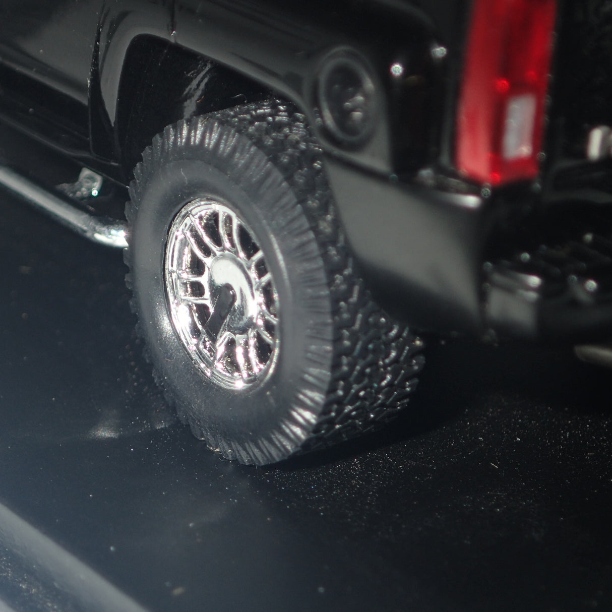 Spark Models S0873 D1 - 1/43 Scale - Hummer H3 2006 in Black Scale Model Replica