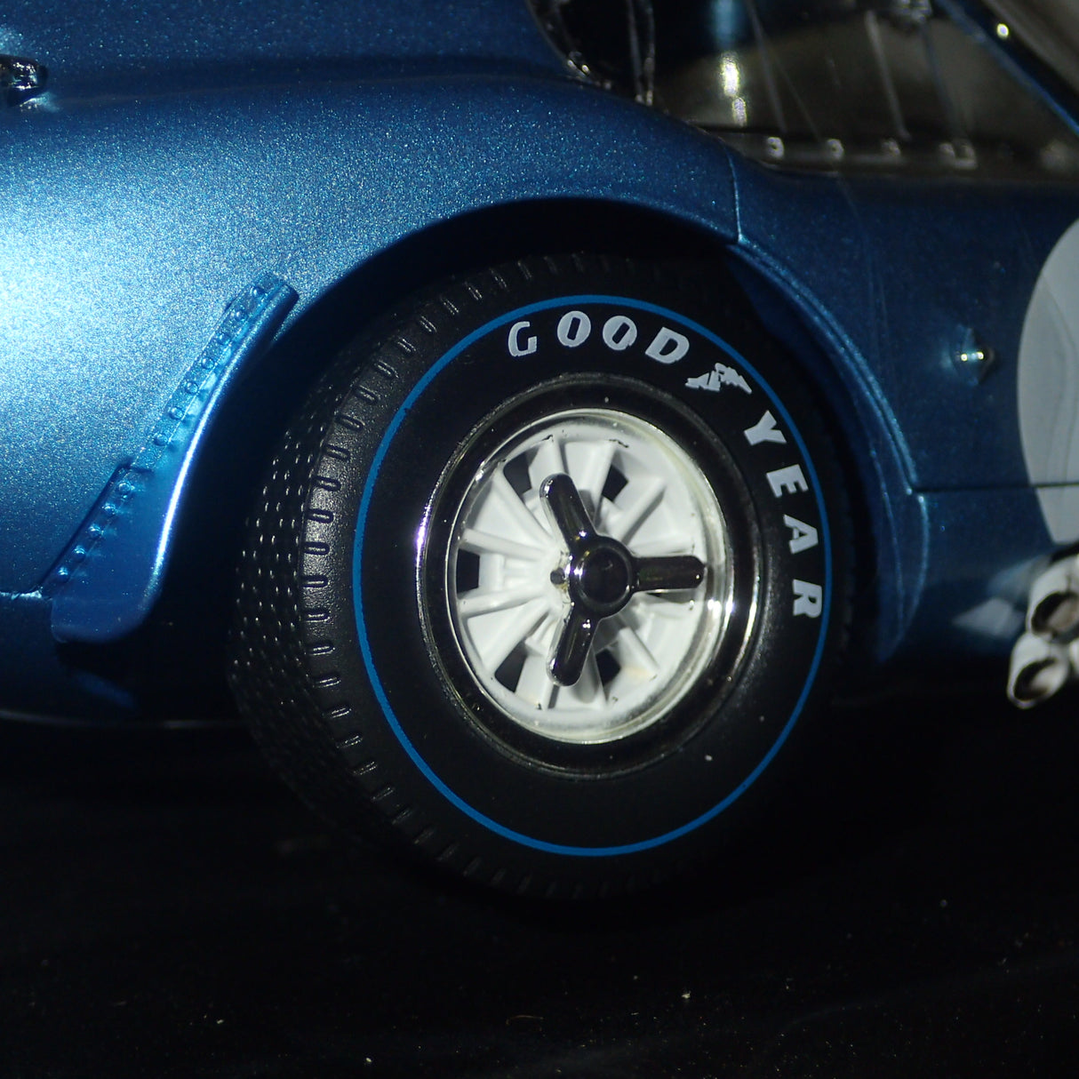 Shelby Collectibles SC18003 - 1/18 #15 1964 Daytona Coupe - Dan Gurney for President