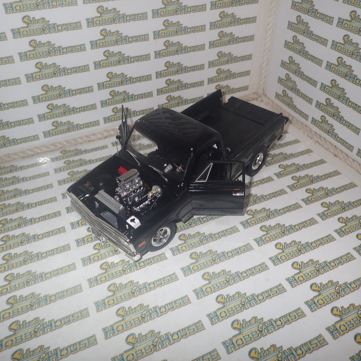 ACME A1807216 - 1/18 Scale 1970 CHEVROLET C-10 NIGHT TRAIN DRAG OUTLAWS