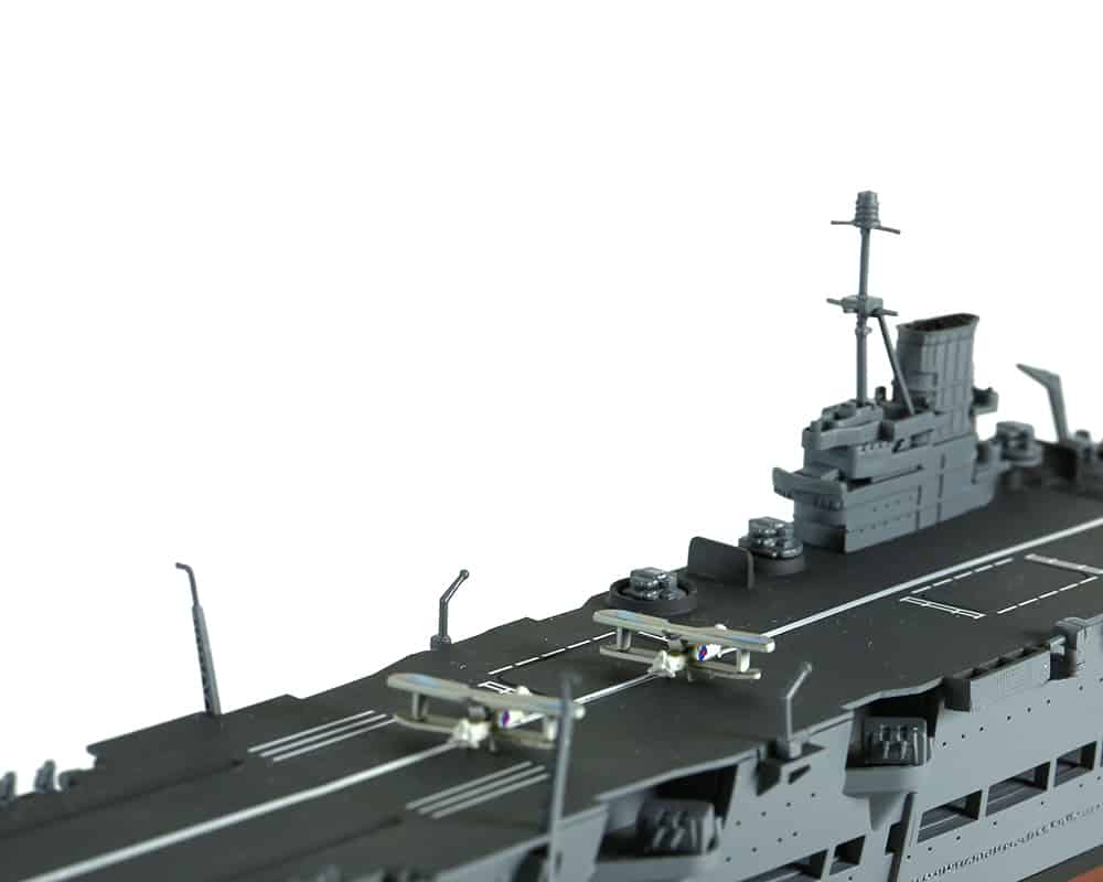 Forces of Valor FOV-861009A - 1/700 Scale - British HMS Ark Royal (91) aircraft carrier Diecast Scale Model Replica