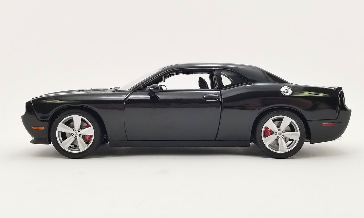ACME - 1/18 Scale - A1806016 2010 DODGE CHALLENGER SRT8 WITH GEORGE WASHINGTON FIGURE AND US FLAG - CARS AND FREEDOM Diecast Scale Model Replica