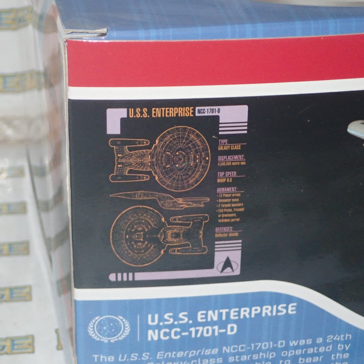 QMX Mini Masters 02406 - Star Trek U.S.S. Enterprise NCC-1701-D Replica Figure