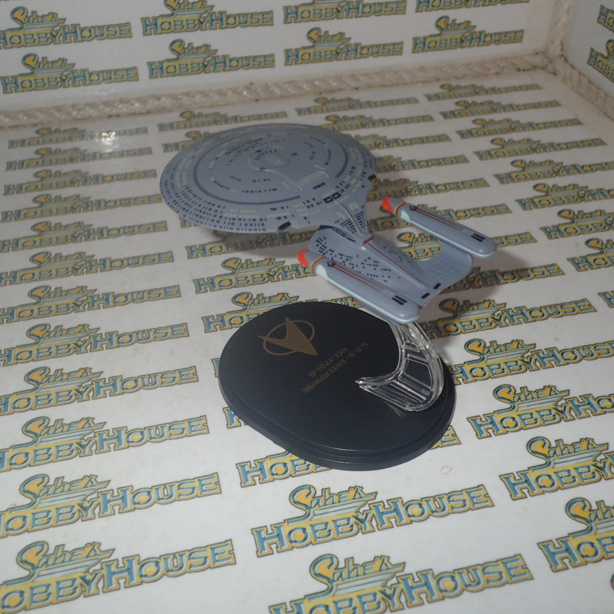 QMX Mini Masters 02406 - Star Trek U.S.S. Enterprise NCC-1701-D Replica Figure