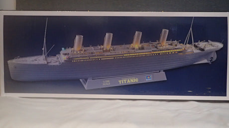Trumpeter TR03719 - 1/200 Titanic (w/ LED Light Set) Plastic Model Kit