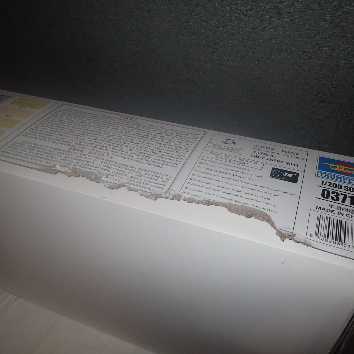 Trumpeter TR03719 - 1/200 Titanic (w/ LED Light Set) Plastic Model Kit