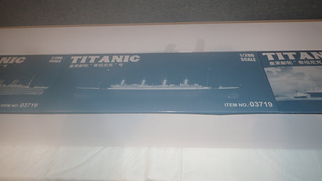Trumpeter TR03719 - 1/200 Titanic (w/ LED Light Set) Plastic Model Kit