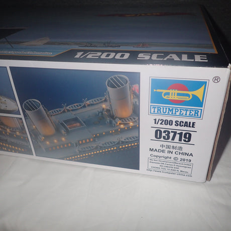 Trumpeter TR03719 - 1/200 Titanic (w/ LED Light Set) Plastic Model Kit