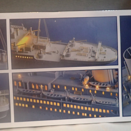 Trumpeter TR03719 - 1/200 Titanic (w/ LED Light Set) Plastic Model Kit