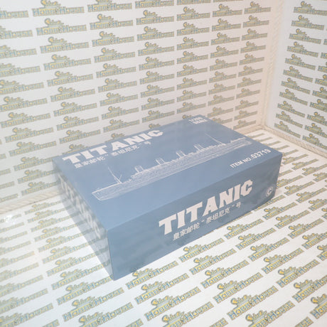 Trumpeter TR03719 - 1/200 Titanic (w/ LED Light Set) Plastic Model Kit