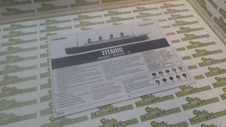 Trumpeter TR03719 - 1/200 Titanic (w/ LED Light Set) Plastic Model Kit