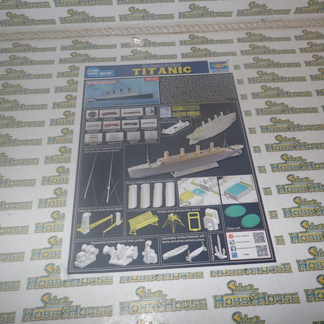Trumpeter TR03719 - 1/200 Titanic (w/ LED Light Set) Plastic Model Kit