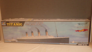 Trumpeter TR03719 - 1/200 Titanic (w/ LED Light Set) Plastic Model Kit