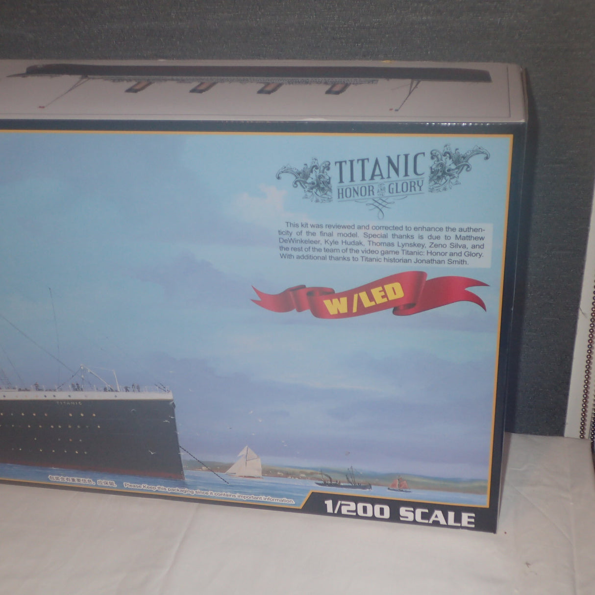 Trumpeter TR03719 - 1/200 Titanic (w/ LED Light Set) Plastic Model Kit