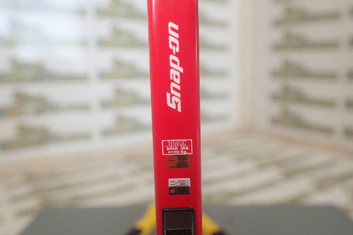 TSM 08001- 1/43 Scale - Snap on Garage Series Twin Post Lift