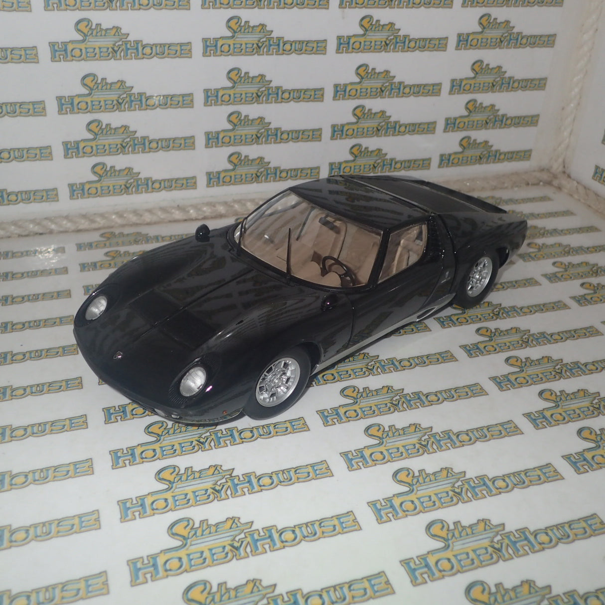 Kyosho 08312BK - 1/18 Scale 1972 Lamborghini Miura P400