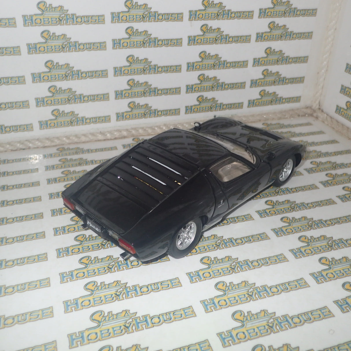 Kyosho 08312BK - 1/18 Scale 1972 Lamborghini Miura P400