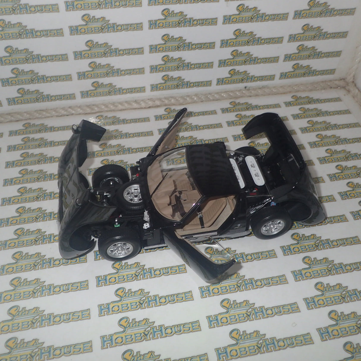 Kyosho 08312BK - 1/18 Scale 1972 Lamborghini Miura P400