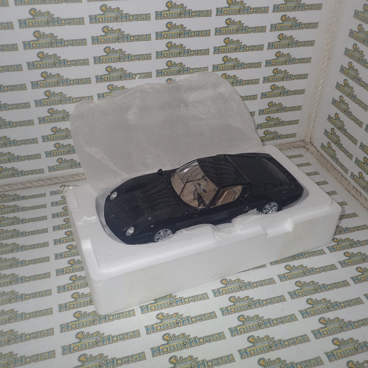 Kyosho 08312BK - 1/18 Scale 1972 Lamborghini Miura P400