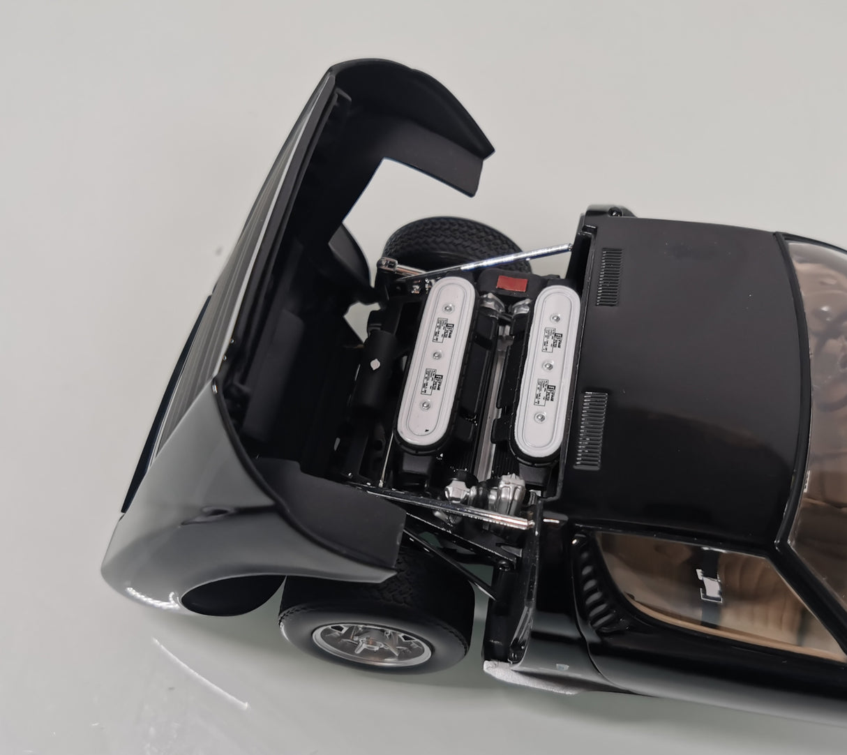 Kyosho 08312BK - 1/18 Scale 1972 Lamborghini Miura P400