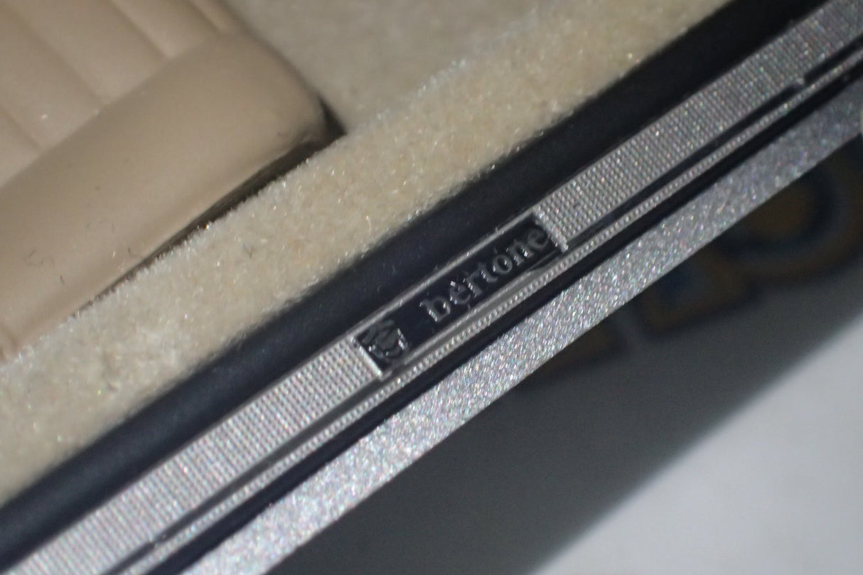 Kyosho 08312BK - 1/18 Scale 1972 Lamborghini Miura P400