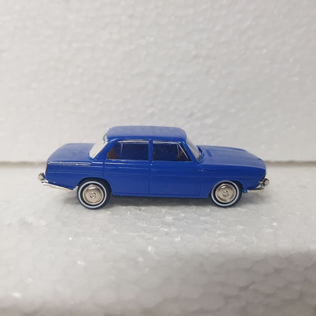 Brekina – 1/87 – HO/00 Scale – BMW 1500 Sedan Plastic Scale Model Replica