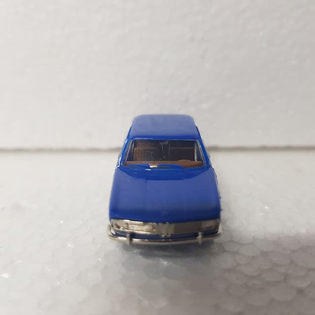 Brekina – 1/87 – HO/00 Scale – BMW 1500 Sedan Plastic Scale Model Replica