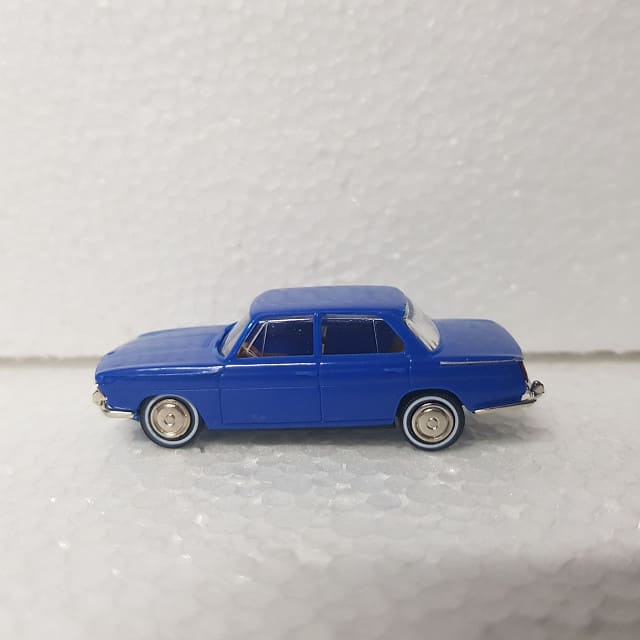 Brekina – 1/87 – HO/00 Scale – BMW 1500 Sedan Plastic Scale Model Replica