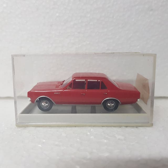 Brekina – 1/87 – HO/00 Scale – Opel Rekord C Plastic Scale Model Replica
