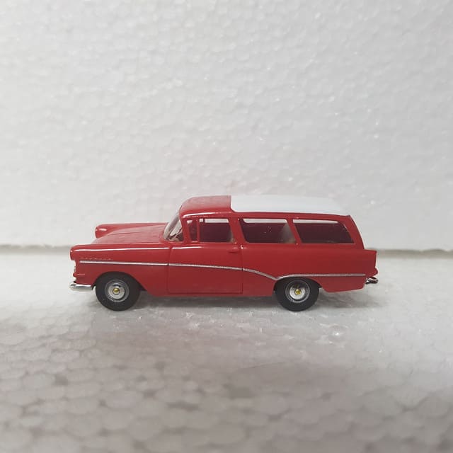 Brekina – 1/87 – HO/00 Scale – Opel Rekord P1 Caravan (1958-1960) in Red Plastic Scale Model Replica