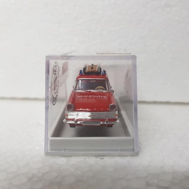 Brekina – 1/87 – HO/00 Scale – Opel Rekord P2 Caravan "Brandweer" Plastic Scale Model Replica