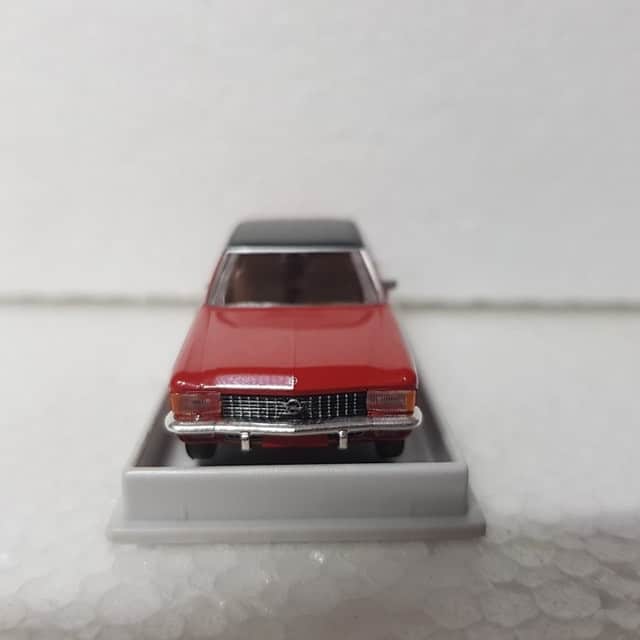 Brekina – 1/87 – HO/00 Scale – Opel Admiral B Plastic Scale Model Replica