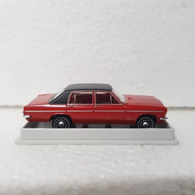 Brekina – 1/87 – HO/00 Scale – Opel Admiral B Plastic Scale Model Replica