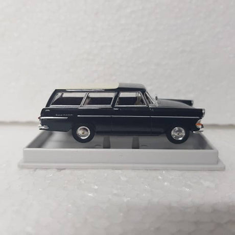 Brekina – 1/87 – HO/00 Scale – Opel Rekord PII Caravan Plastic Scale Model Replica