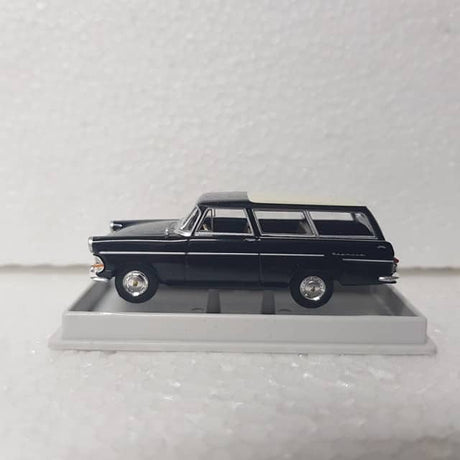 Brekina – 1/87 – HO/00 Scale – Opel Rekord PII Caravan Plastic Scale Model Replica