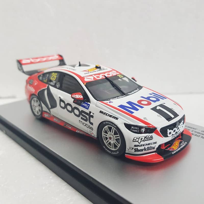 Biante – 1/43 Scale – Holden ZB Commodore V8 Supercar COTF Mobil 1 Boost Mobile Racing #25 Courtney/Perkins 2018 Sandown 500 Retro Round Diecast Scale Model Replica