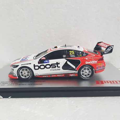 Biante – 1/43 Scale – Holden ZB Commodore V8 Supercar COTF Mobil 1 Boost Mobile Racing #25 Courtney/Perkins 2018 Sandown 500 Retro Round Diecast Scale Model Replica