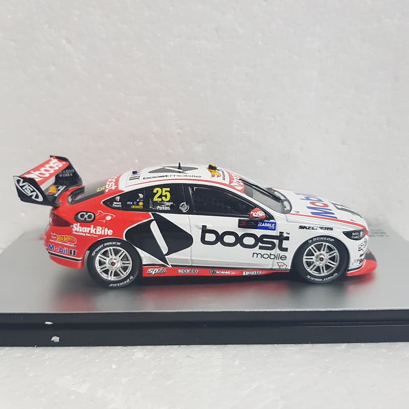 Biante – 1/43 Scale – Holden ZB Commodore V8 Supercar COTF Mobil 1 Boost Mobile Racing #25 Courtney/Perkins 2018 Sandown 500 Retro Round Diecast Scale Model Replica