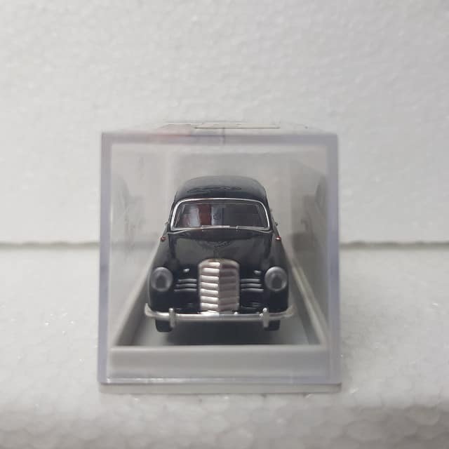 Brekina – 1/87 – HO/00 Scale – Mercedes-Benz 190 Ponton Plastic Scale Model Replica