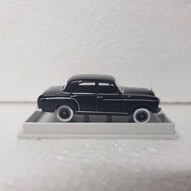 Brekina – 1/87 – HO/00 Scale – Mercedes-Benz 190 Ponton Plastic Scale Model Replica