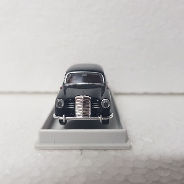 Brekina – 1/87 – HO/00 Scale – Mercedes-Benz 190 Ponton Plastic Scale Model Replica