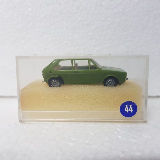 Brekina – 1/87 – HO/00 Scale – Volkswagen Golf MKI Plastic Scale Model Replica
