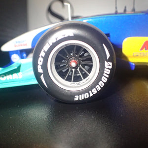 MINICHAMPS 100 040012 1/18 SCALE SAUBER PETRONAS C23 F.MASSA 2004