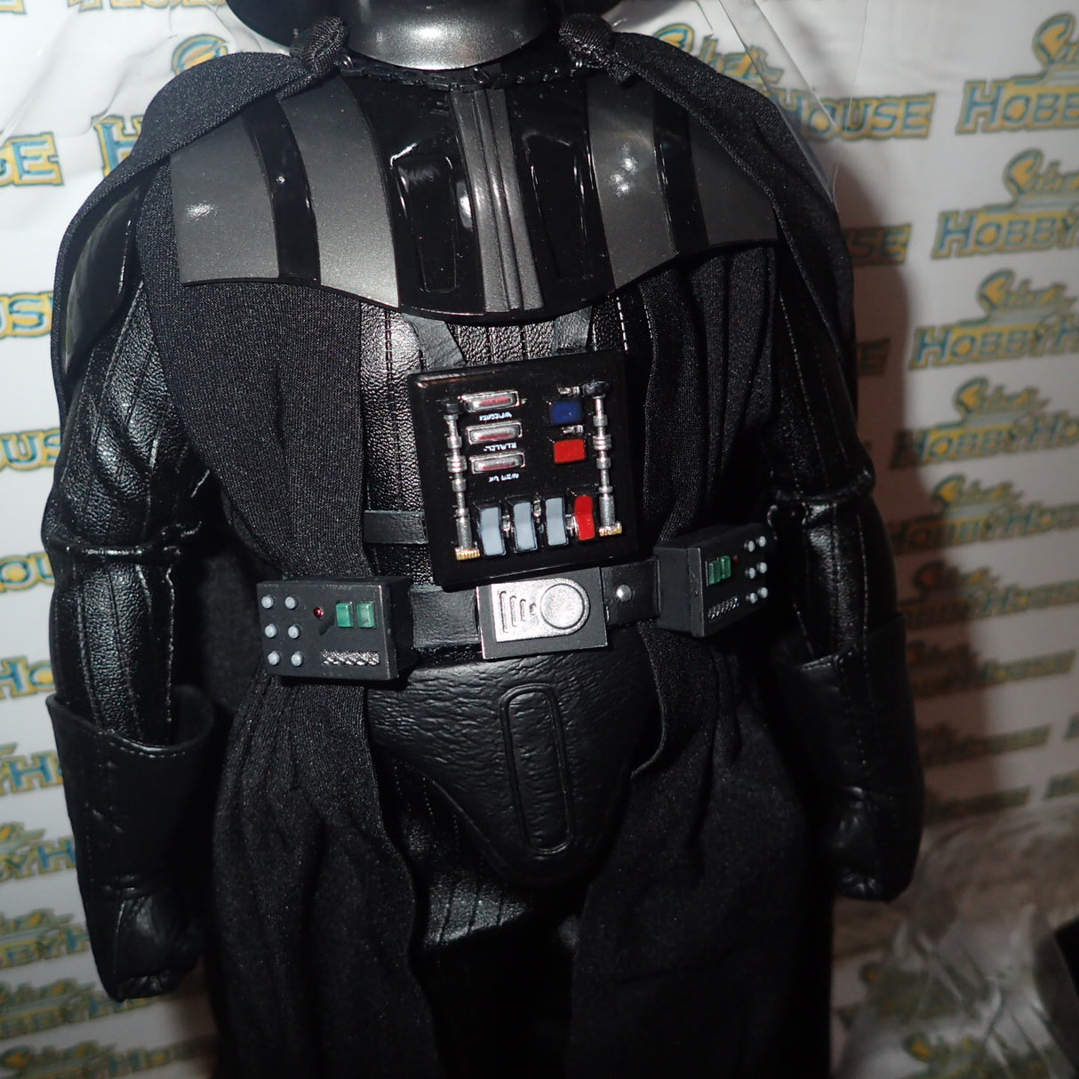 Sideshow Collectibles 1000763 - Darth Vader Sixth Scale Figure