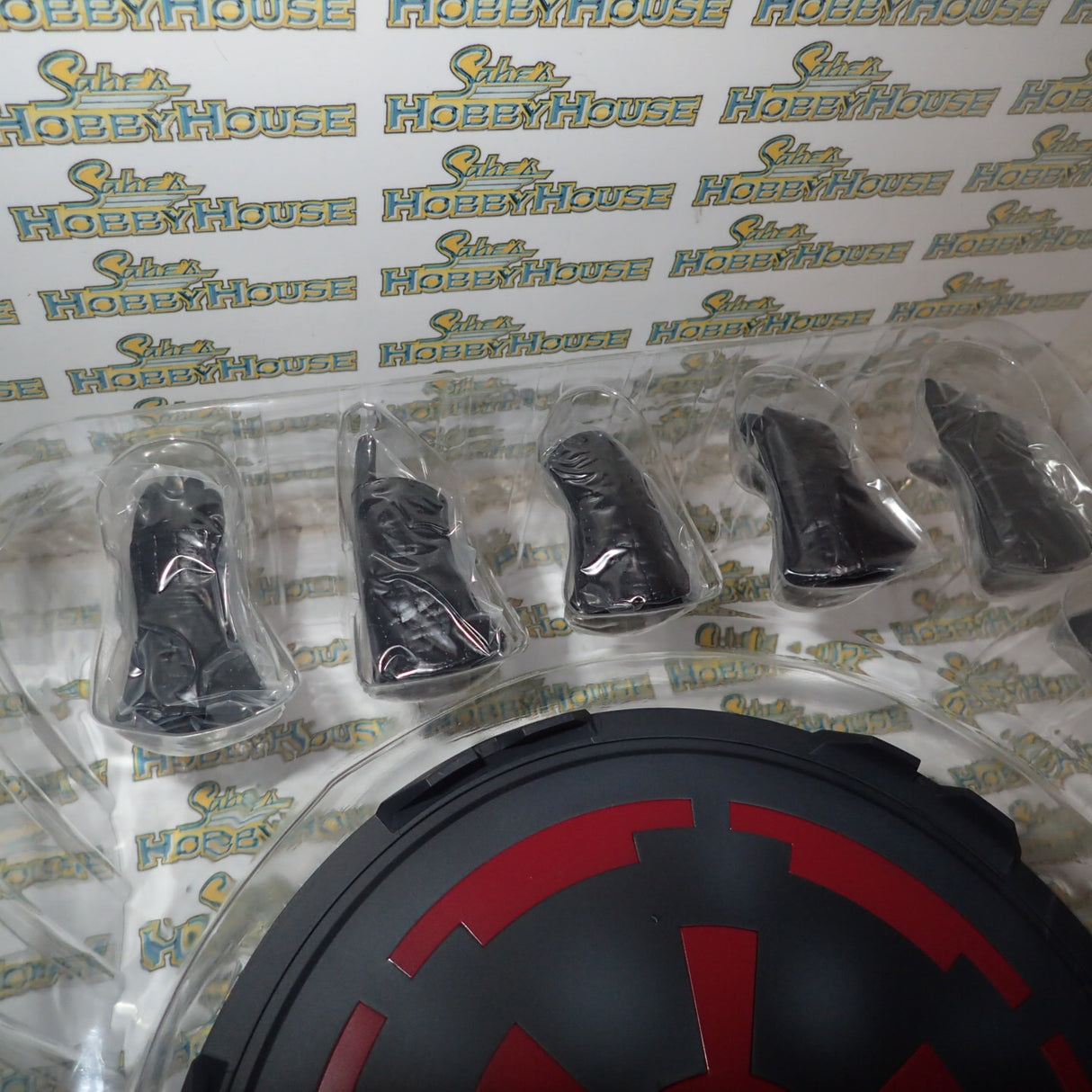 Sideshow Collectibles 1000763 - Darth Vader Sixth Scale Figure