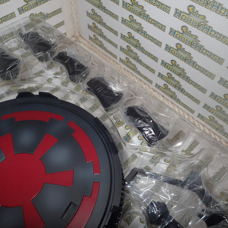 Sideshow Collectibles 1000763 - Darth Vader Sixth Scale Figure