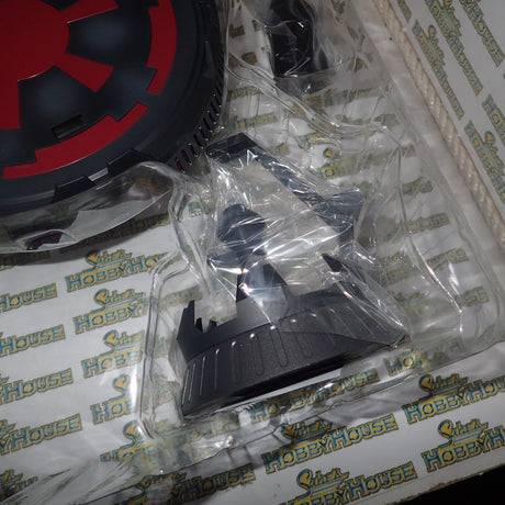 Sideshow Collectibles 1000763 - Darth Vader Sixth Scale Figure